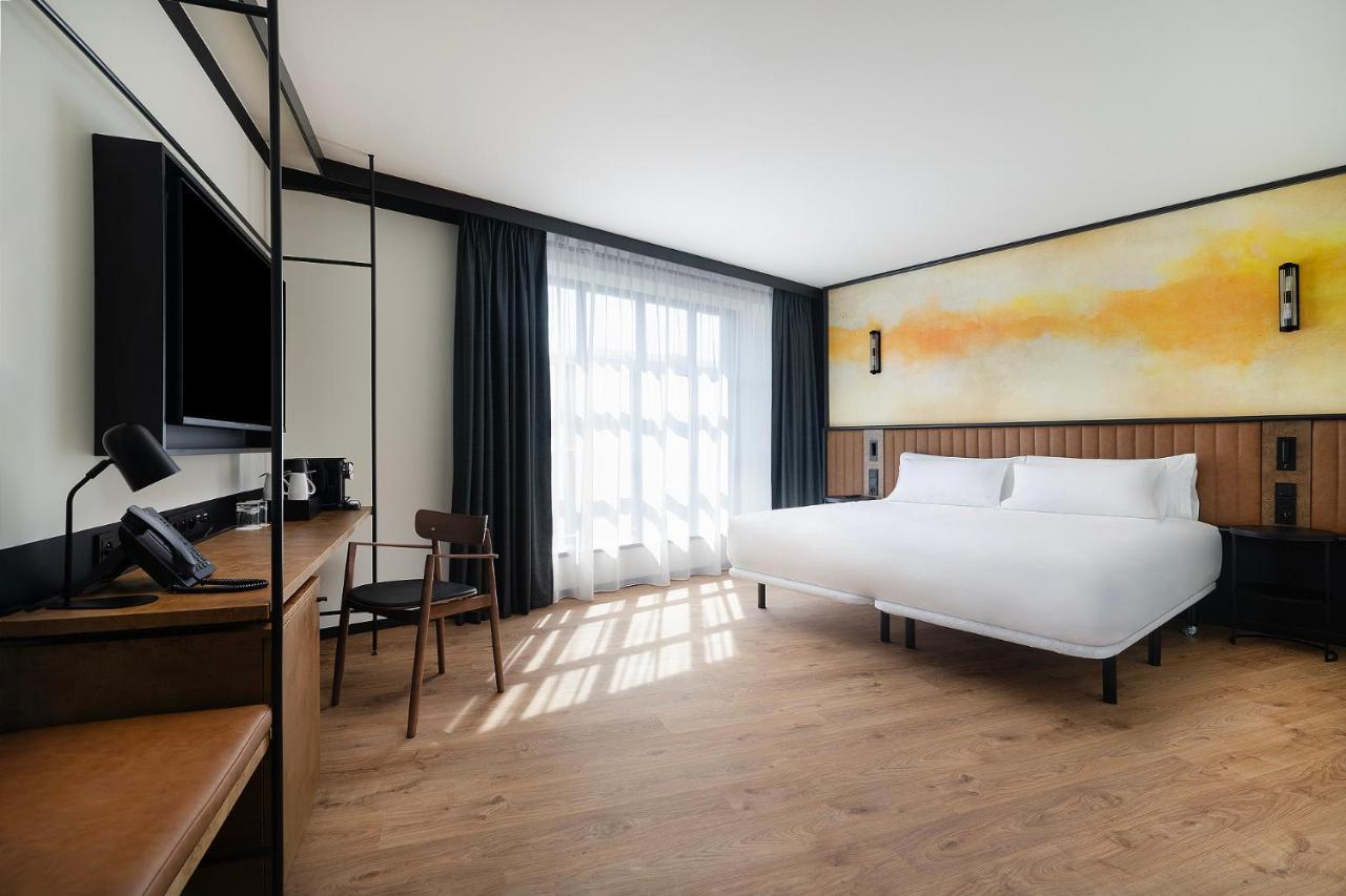Отель Barcelo Warsaw Powisle Экстерьер фото